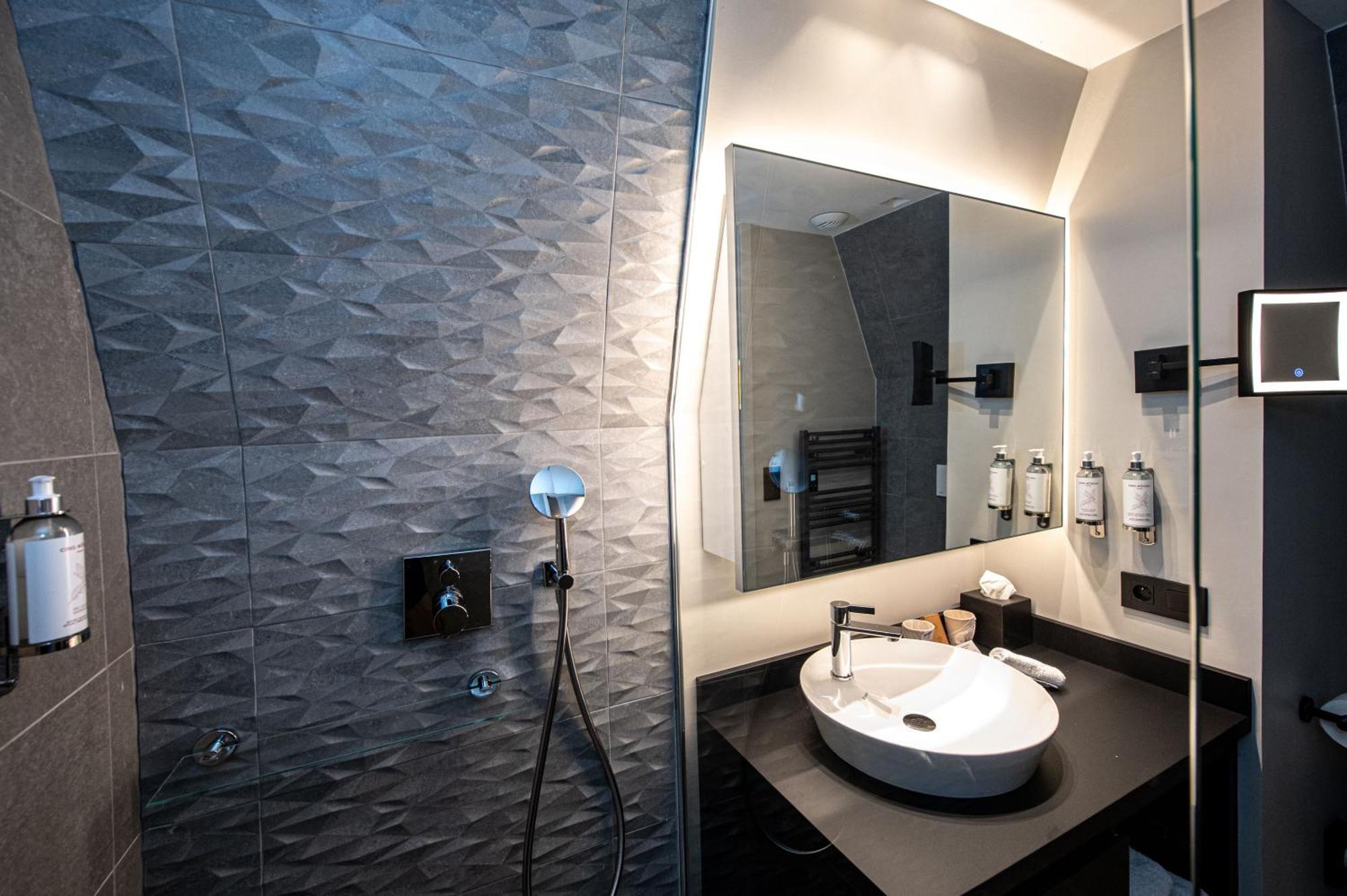 Best Western Premier Le Chapitre Hotel And Spa Ремирмонт Екстериор снимка