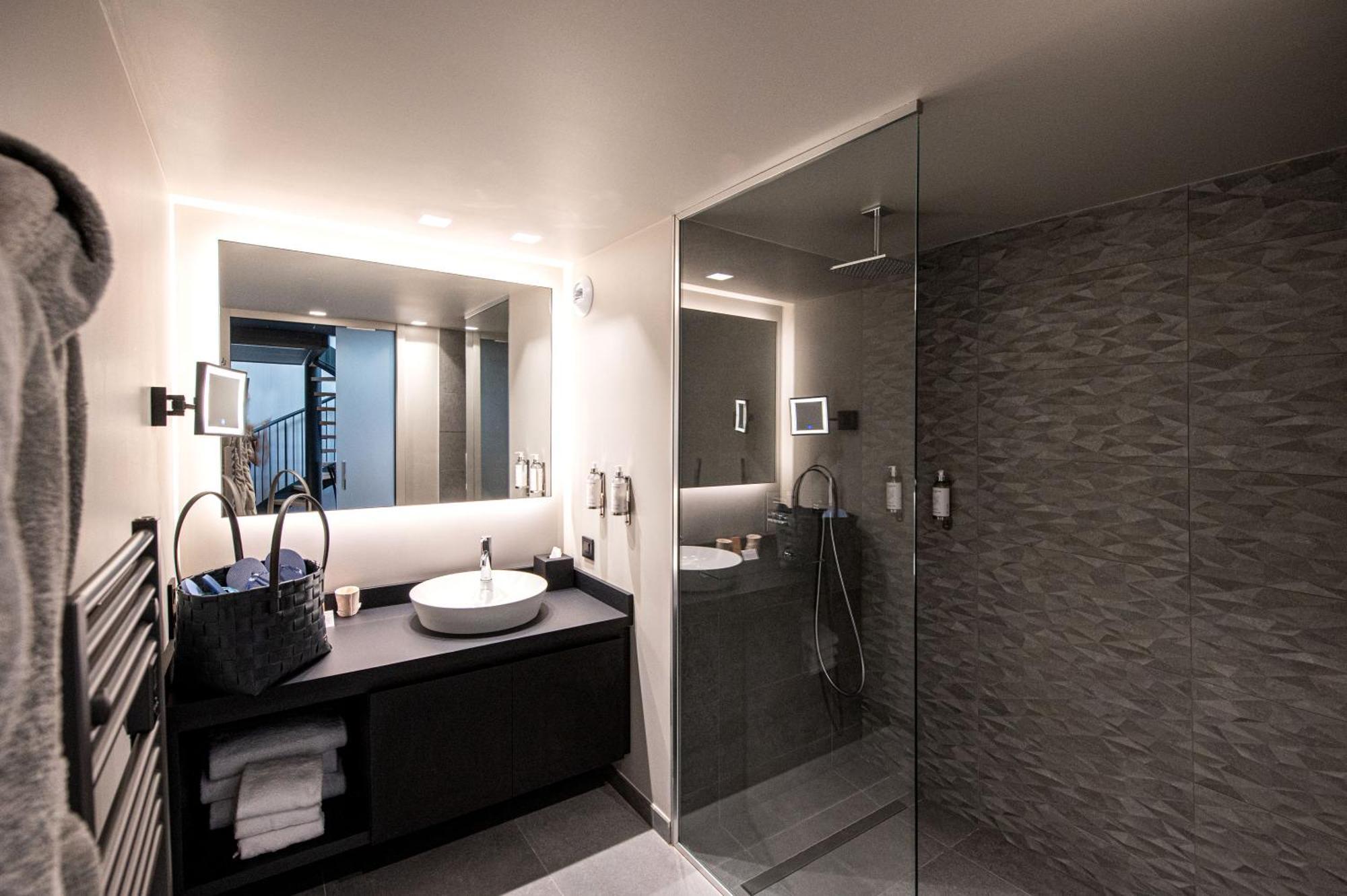 Best Western Premier Le Chapitre Hotel And Spa Ремирмонт Екстериор снимка