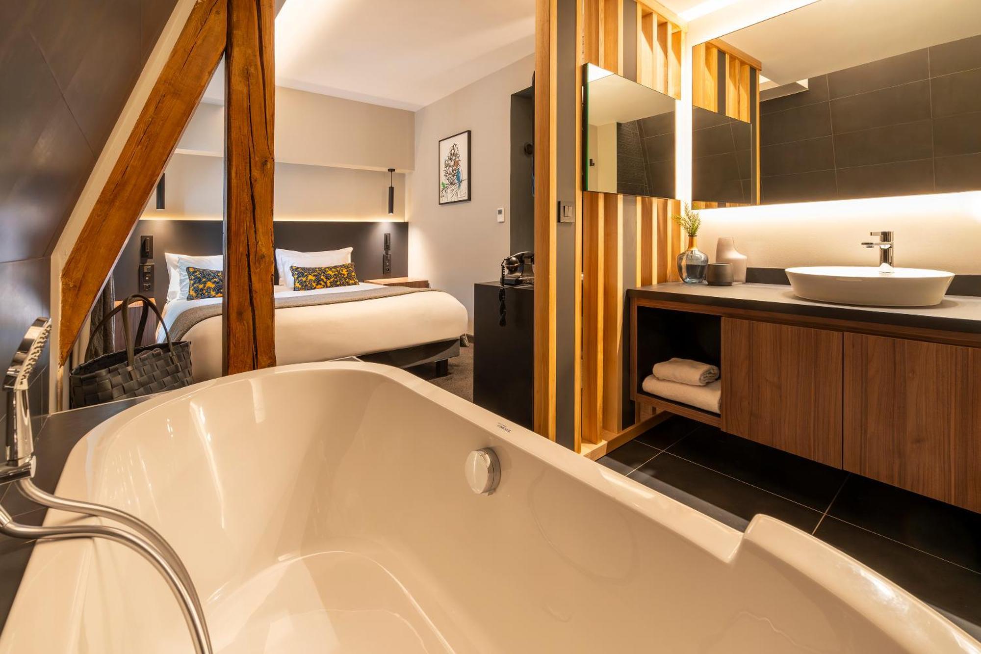 Best Western Premier Le Chapitre Hotel And Spa Ремирмонт Екстериор снимка