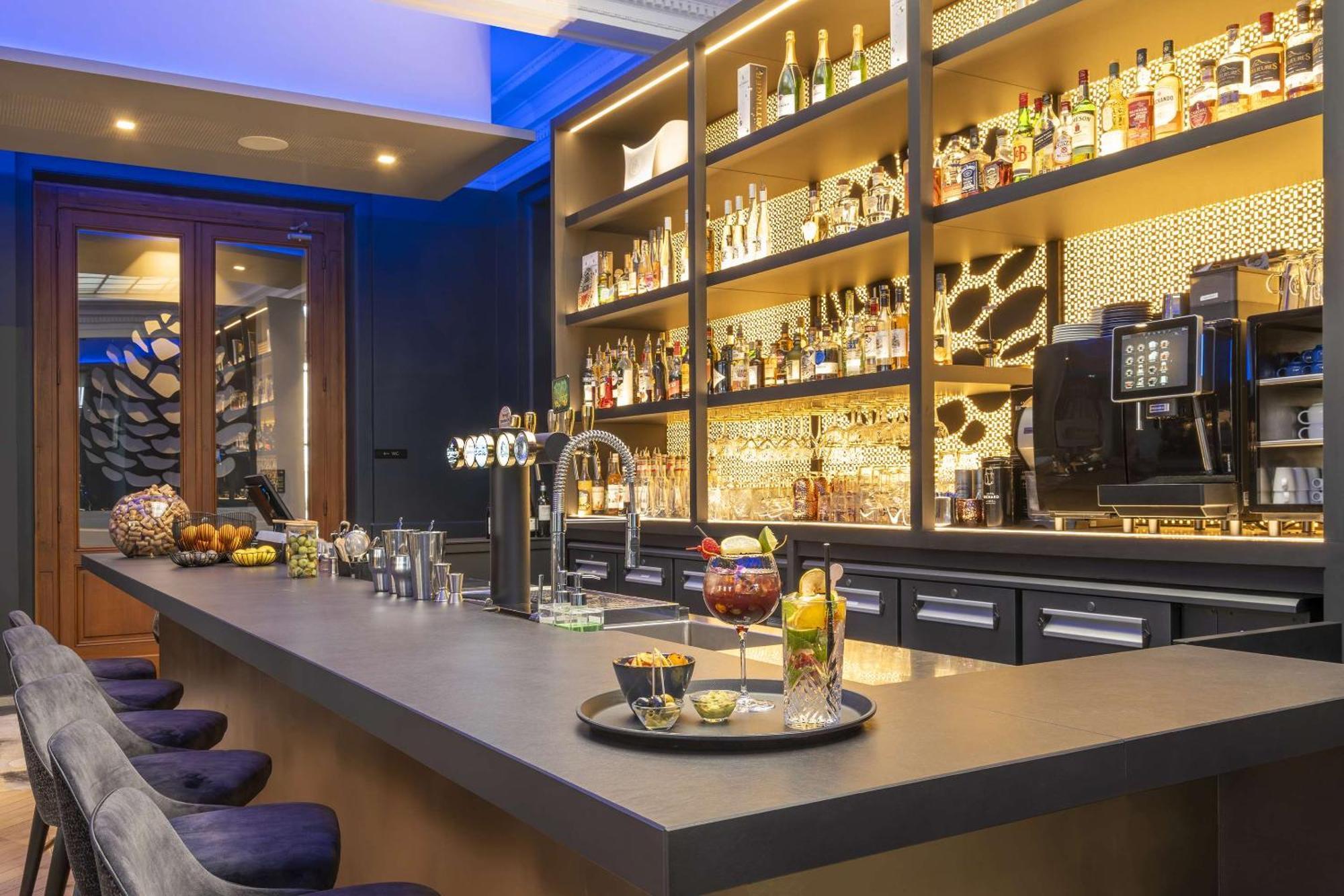 Best Western Premier Le Chapitre Hotel And Spa Ремирмонт Екстериор снимка