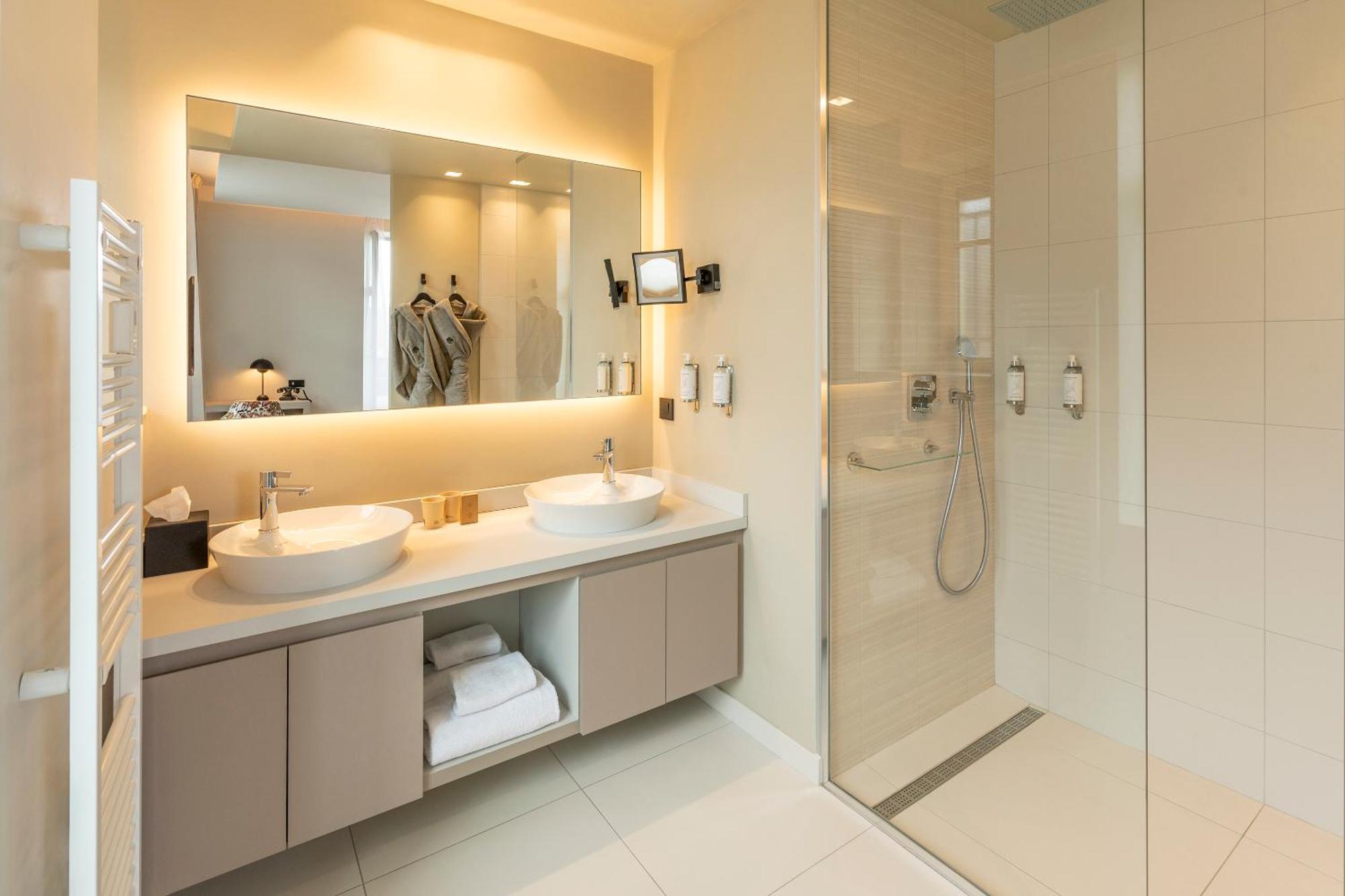 Best Western Premier Le Chapitre Hotel And Spa Ремирмонт Екстериор снимка